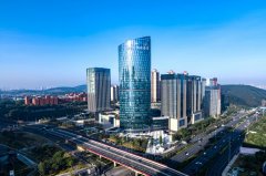 亮身份践许诺”“党旗飘正在工地上”等实践勾